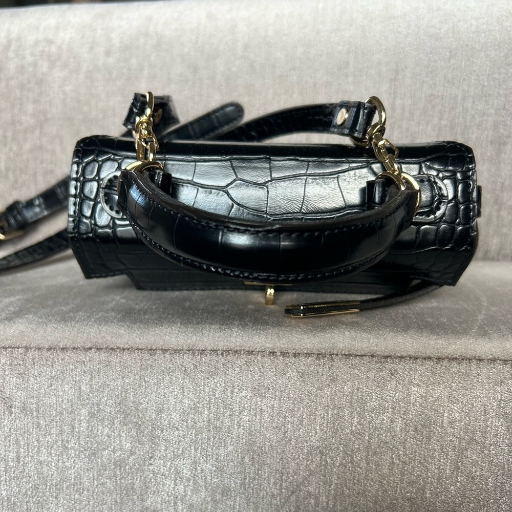 VEGAN LEATHER Black Crocodile-STYLE Handbag Like New! - Picture 2 of 9